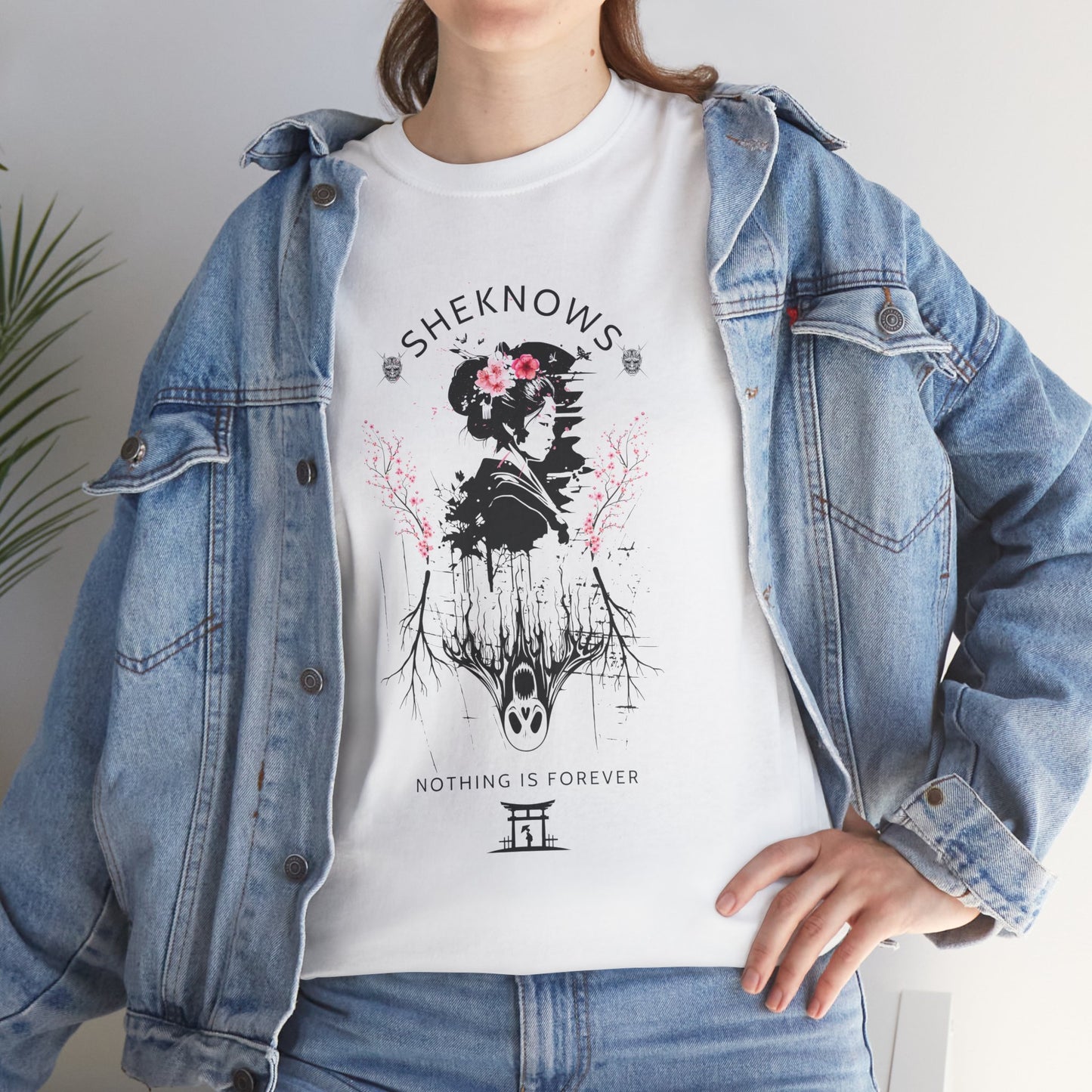 She knows - Unisex Heavy Cotton Tee