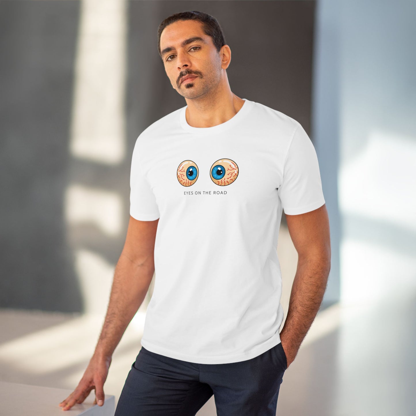 EYES ON THE ROAD - Organic T-shirt - Unisex